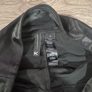 Super shiny black workout leggings